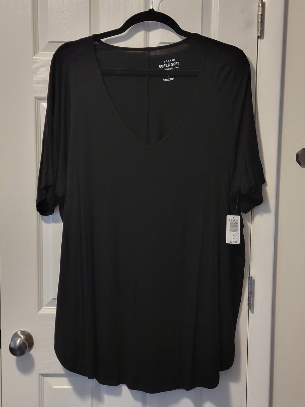 Torrid Tru Black V-Neck Short Sleeve Tee